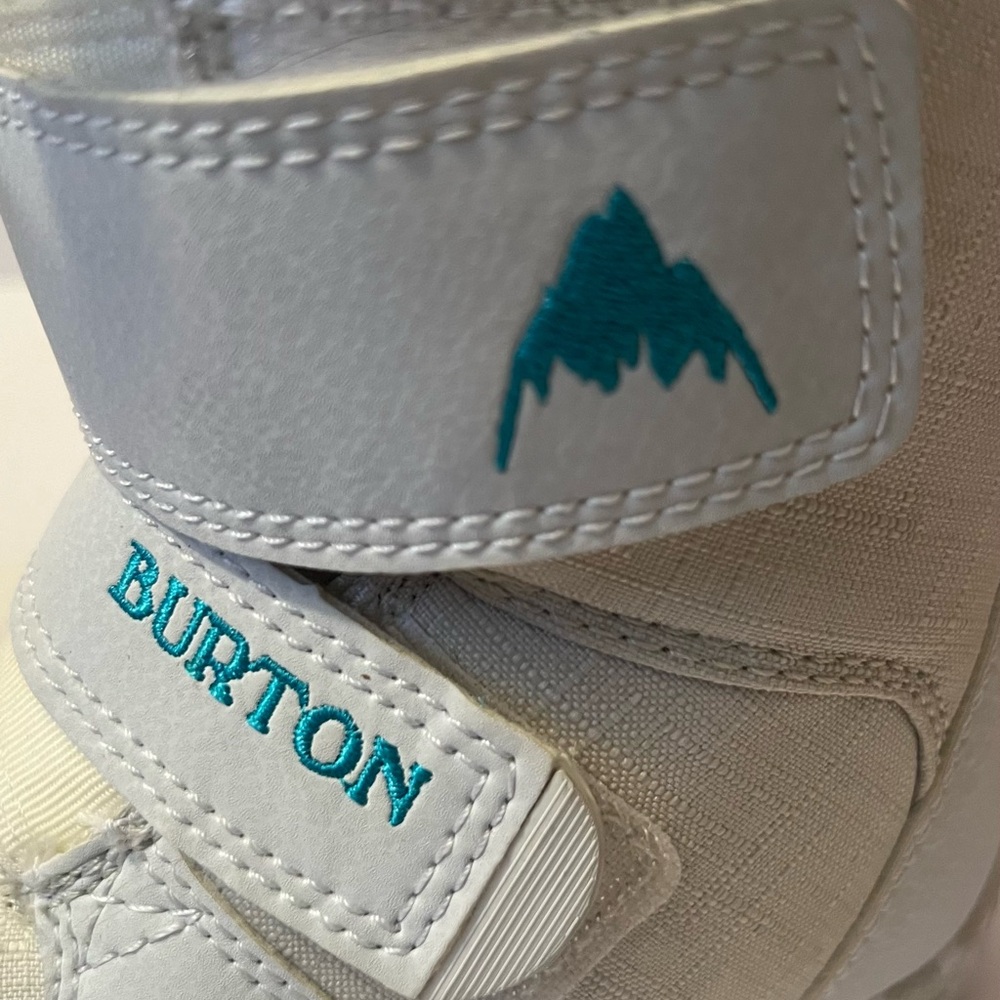 Burtin Grom Snowboard Boots in size 10 Kids - Picture 4 of 9